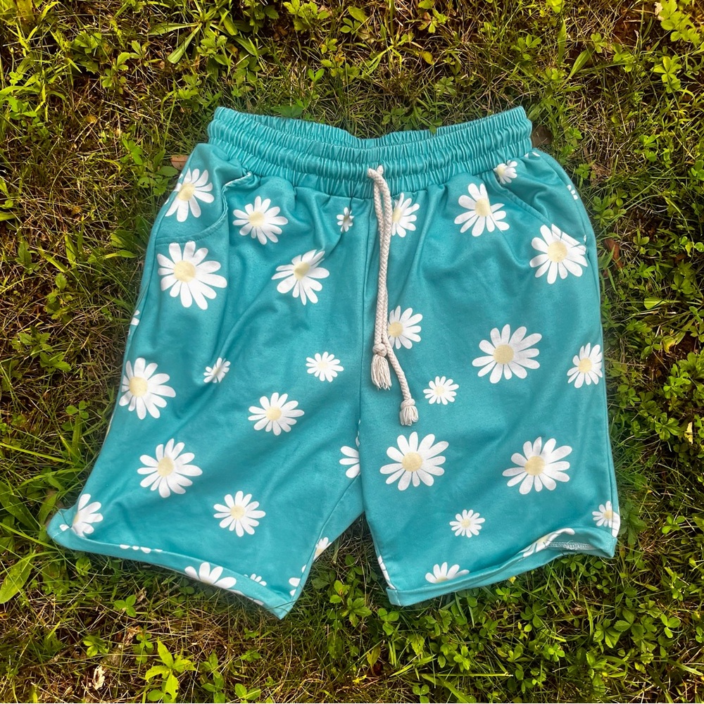 MISSLOOK WOMENS LARGE DAISY SHORTS W DRAWSTRING